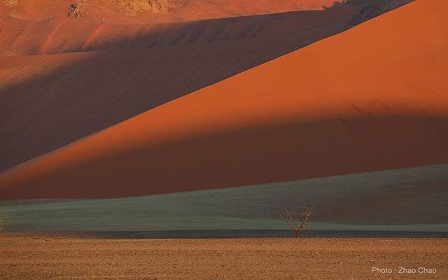 红沙漠头图－小.jpg